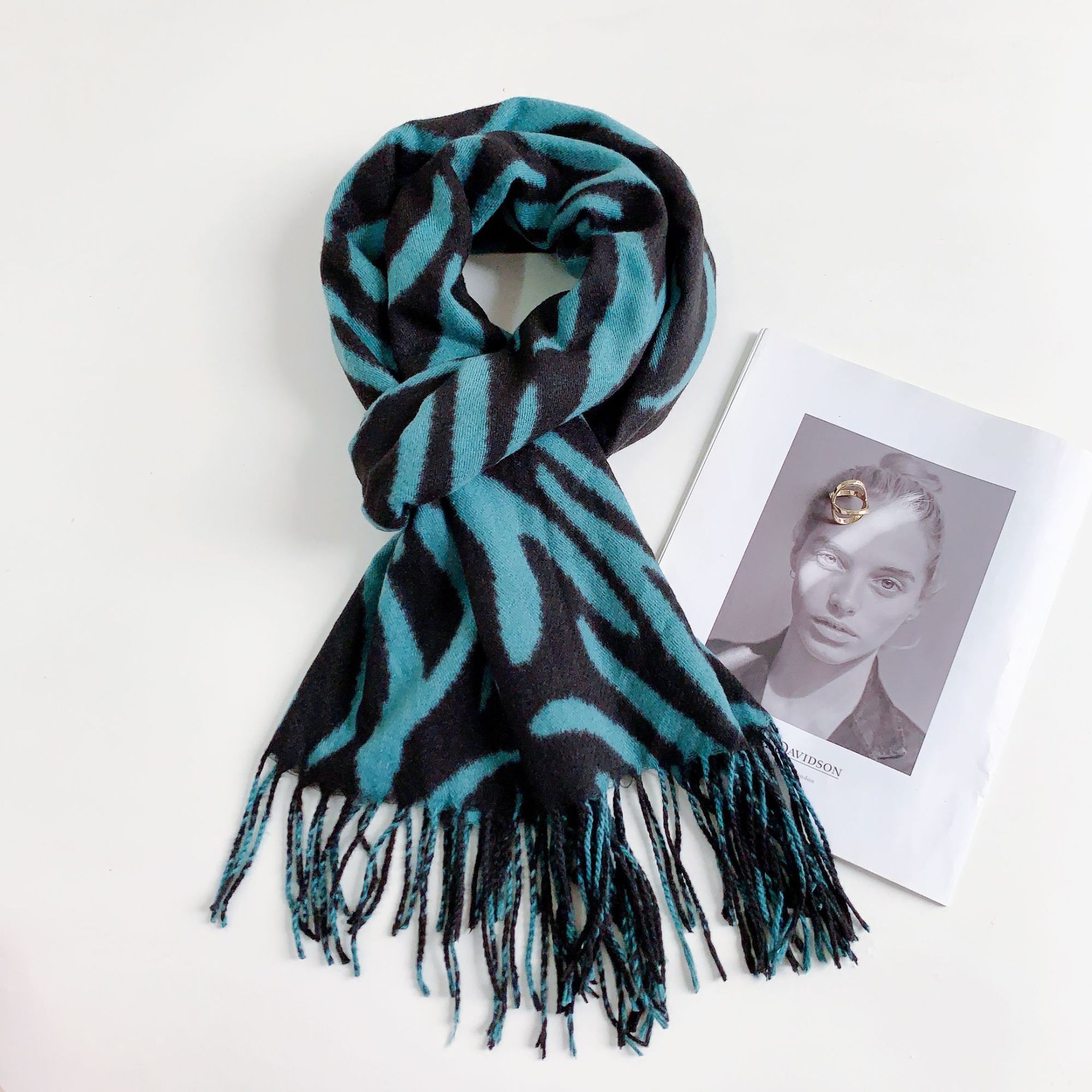 Bufanda Multifuncional a Rayas Cálida para Otoño e Invierno, Nueva Bufanda de Cachemira Simple y Versátil para Mujer, Invierno 2025