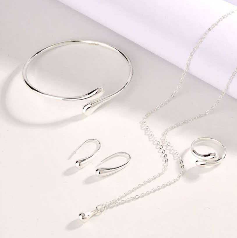 Silver teardrop bracelet set