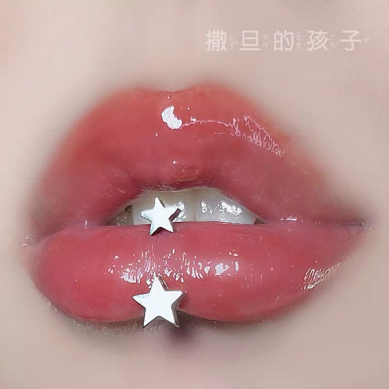 Pointed labret stud close-up product detail