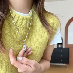 バレエシューズのペンダントネックレス