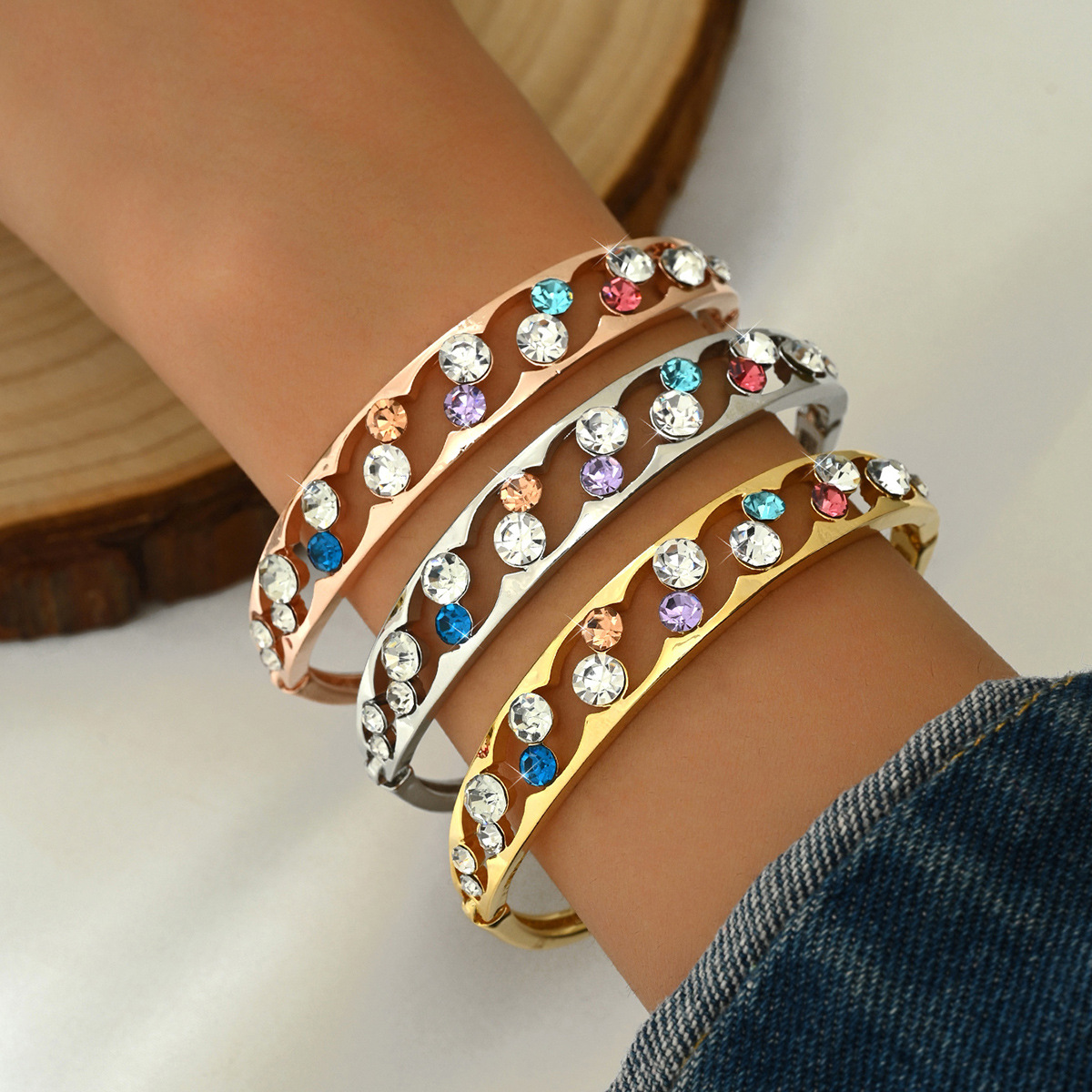 Pequeño libro rojo explosión de diamante completo brazalete de geometría de nicho de diseño universal pulsera ligera de lujo alta sensación de joyas al por mayor
