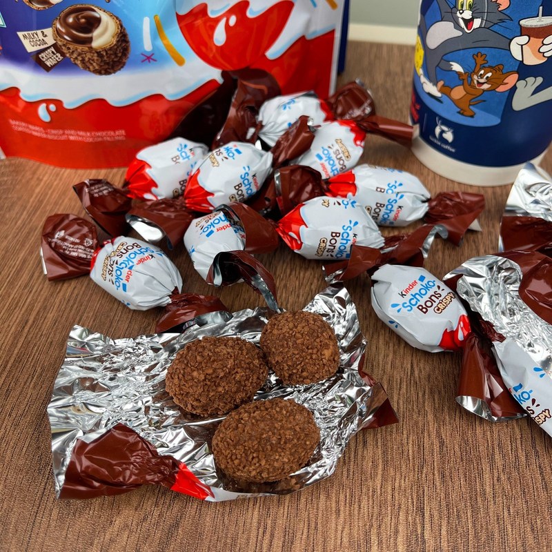 キンダー キンダー クリスピーココアクリーム チョコレートボール ウエハース ミニサンドイッチ スナック ファニーエッグ 子供用|undefined