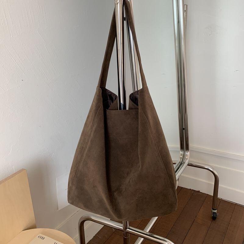 Fashionable suede large-capacity tote bag, new autumn vintage style for women, super popular shoulder bag for work and commuting Fashionable suede large-capacity tote bag, new autumn vintage style for women, super popular shoulder bag for work and commuting