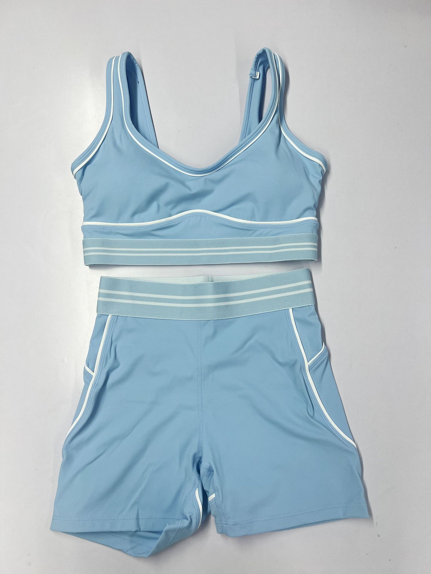 Line Blocked Nude Feel Shorts Set, U Shaped Backless Pullover, Tight Fitting, Breathable, Skin Friendly, Sports And Fitness Two Piece Set._ecoleips.com
