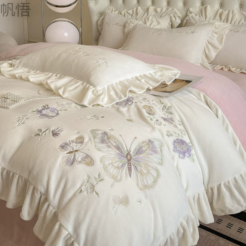 Двухсторонний толстый молочный бархат набор из четырех частей категории A. Зимняя вышивка высокого уровня