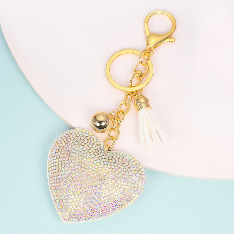 Venta caliente transfronteriza terciopelo coreano diamante color sólido amor corazón pelo bola llavero colgante bolso de las mujeres accesorios personalización
