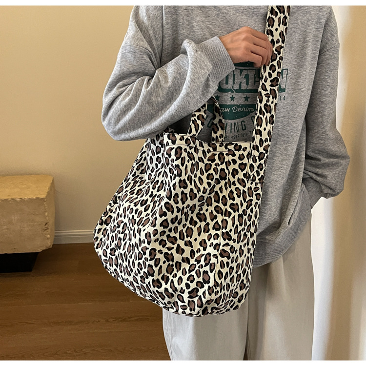 262g Weight Polyester Lining Material Zipper Closure Type Single Shoulder Strap Strap Type Tote Bag Bags Type Daily, Street Occasion Leopard Pattern All Seasons Season Women's Gender Streetwear Style Square Shape Large Size Women's Large Cloth Leopard Streetwear Zipper Tote Bag 11
