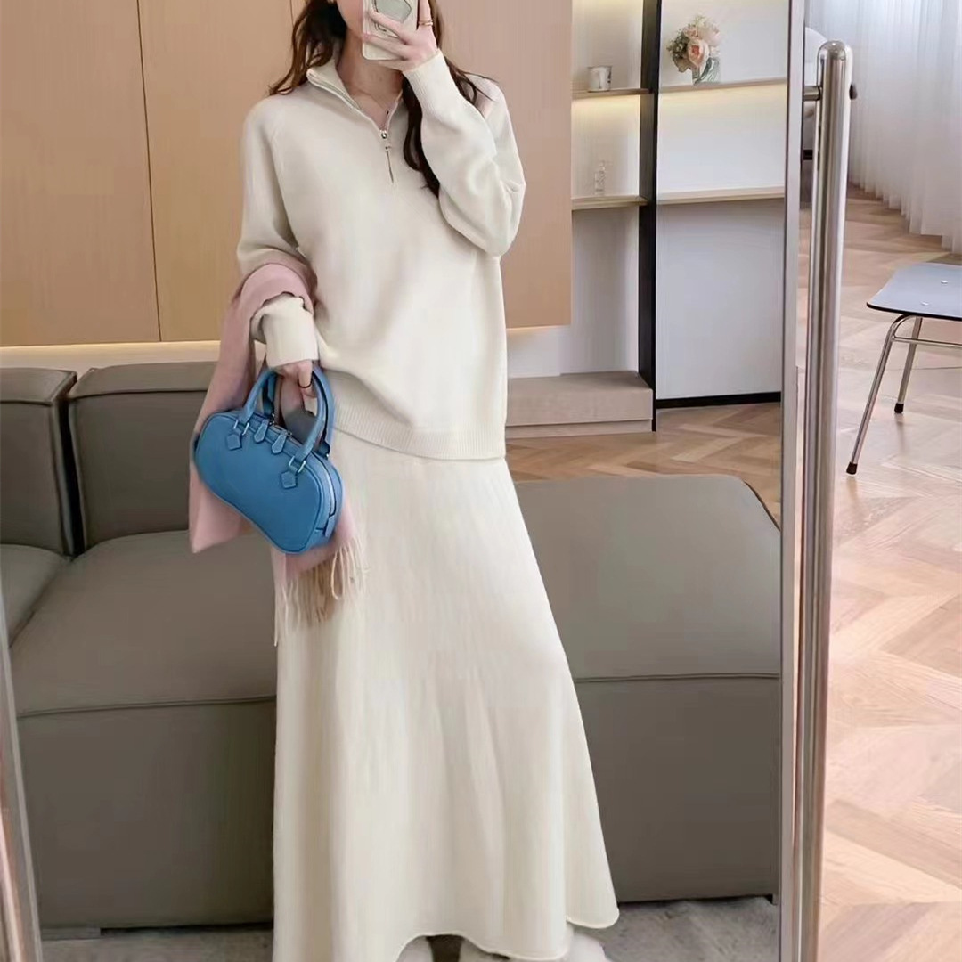 Knitted elegant fashionable set