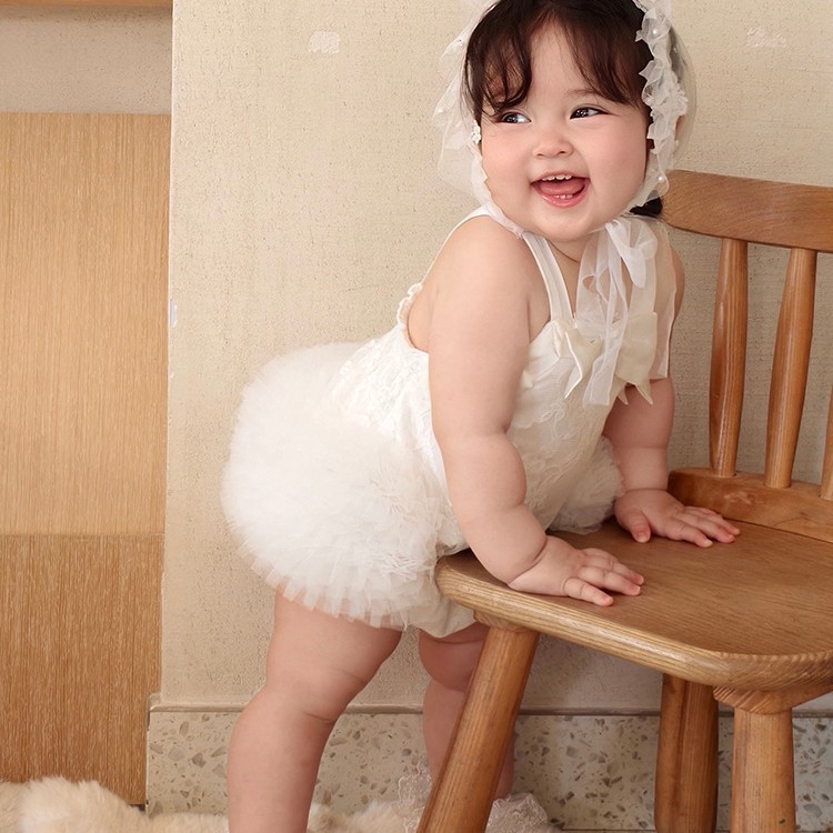 夏型の赤ちゃんのお尻の服は満1歳の薄いタイプのワンピースの服です。|undefined