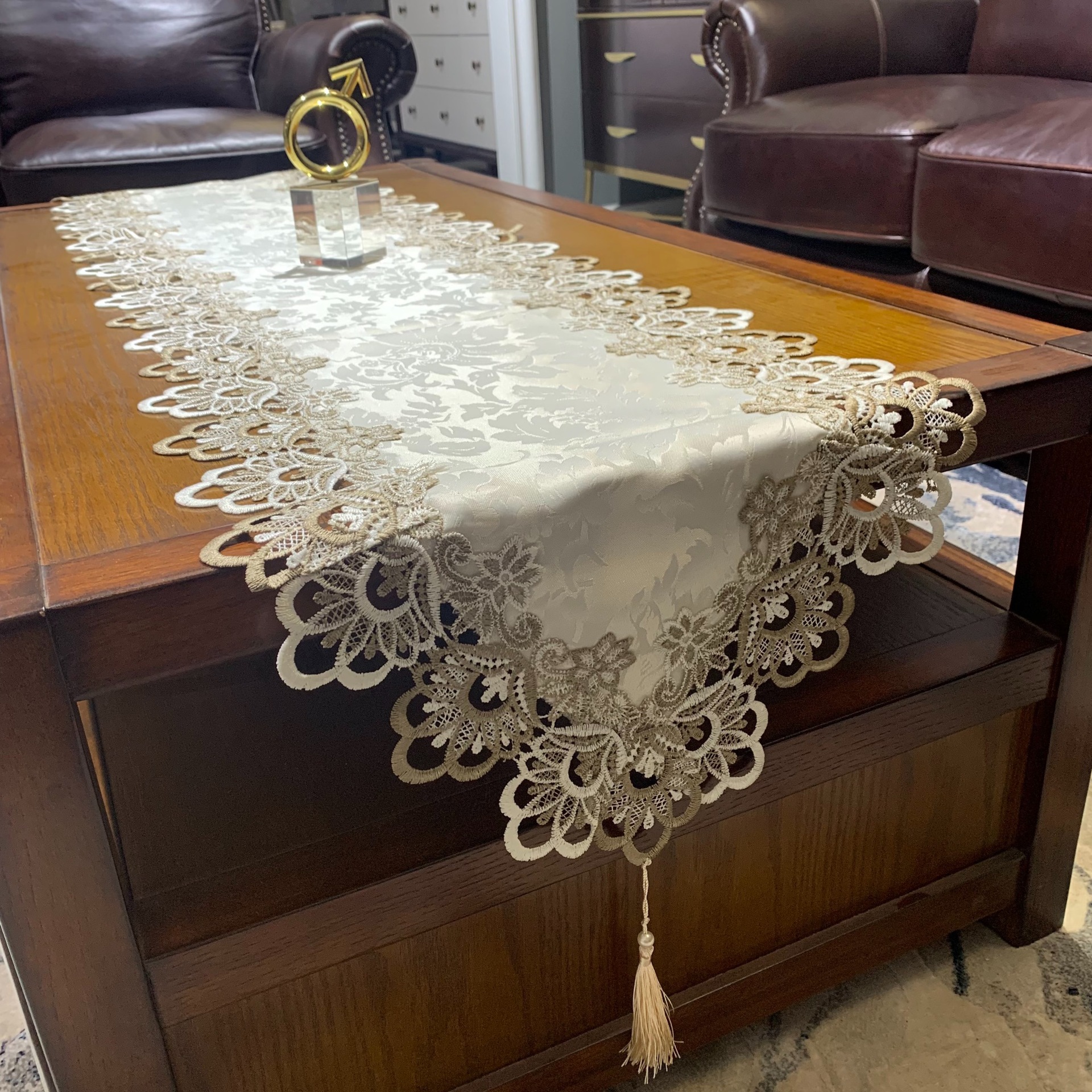 Corredor de mesa de encaje americano borla colgante hogar TV gabinete tocador cubierta a prueba de polvo toalla retro moda camino de mesa al por mayor