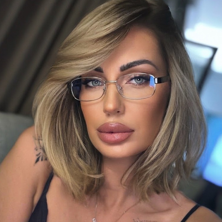 New old money style anti-blue light flat glasses, retro cat-eye glasses with metal frames, versatile and stylish for square and round faces New old money style anti-blue light flat glasses, retro cat-eye glasses with metal frames, versatile and stylish for square and round faces