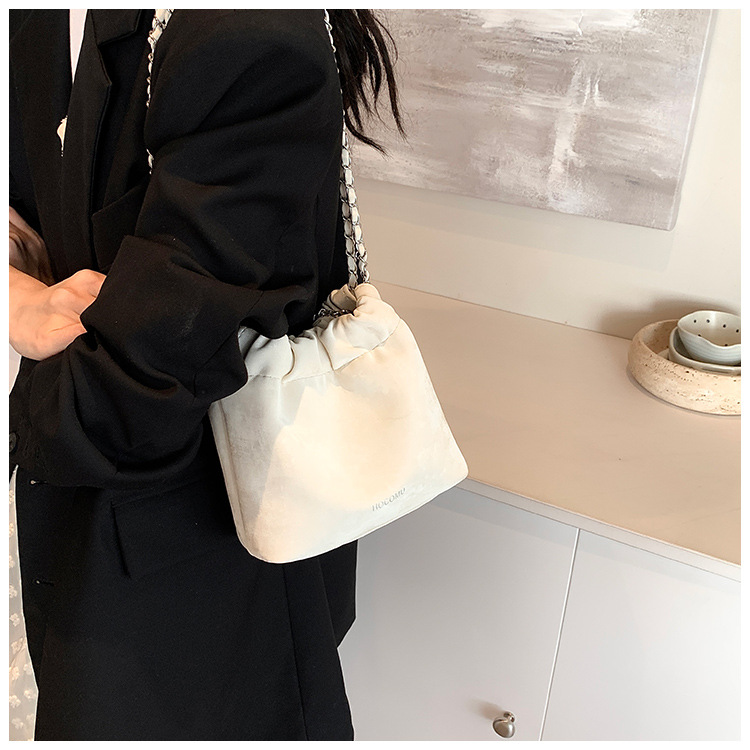 2024 Neue Damenmode Tote National Silk Art Style Kette Einzelschulter Crossbody Blessing Water Bucket Bag_voghion.com