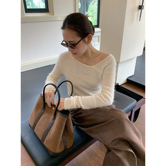 万为 法式马海毛上衣女2025秋季新款镂空不规则斜领羊毛毛衣P3798