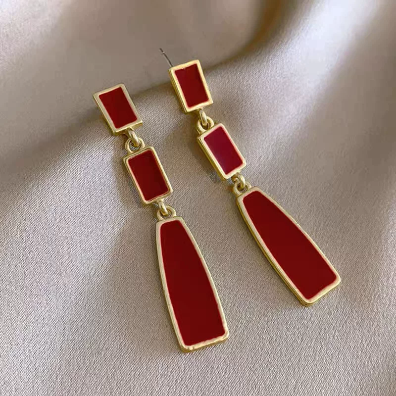 Retro red festive earrings, simple and elegant design