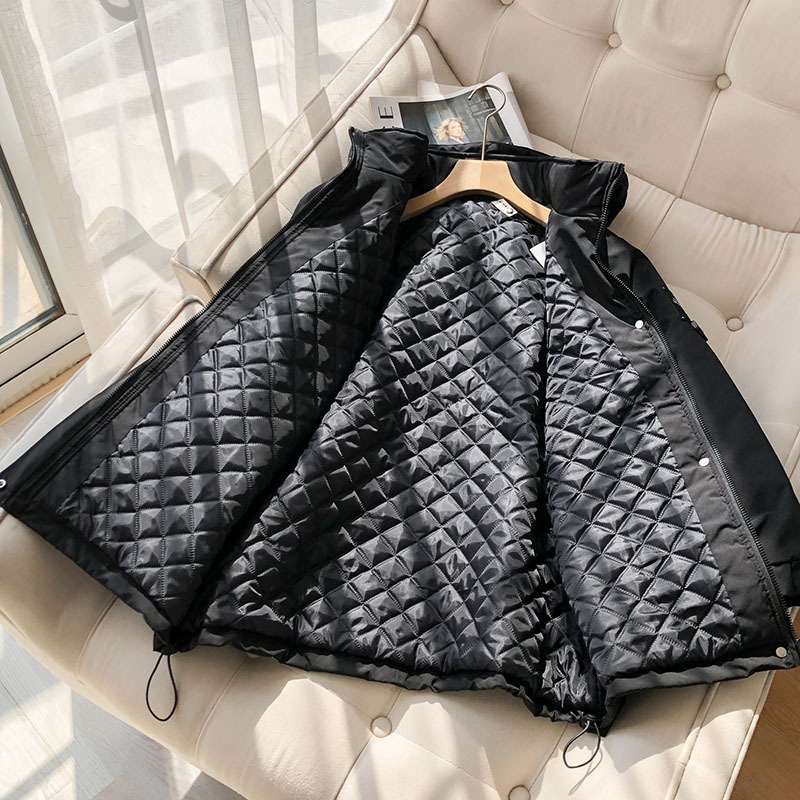 This thick cotton-padded jacket is a super large-sized special style women's wear for chubby girls. It's a Korean-style casual thick jacket that can be worn for 300 pounds