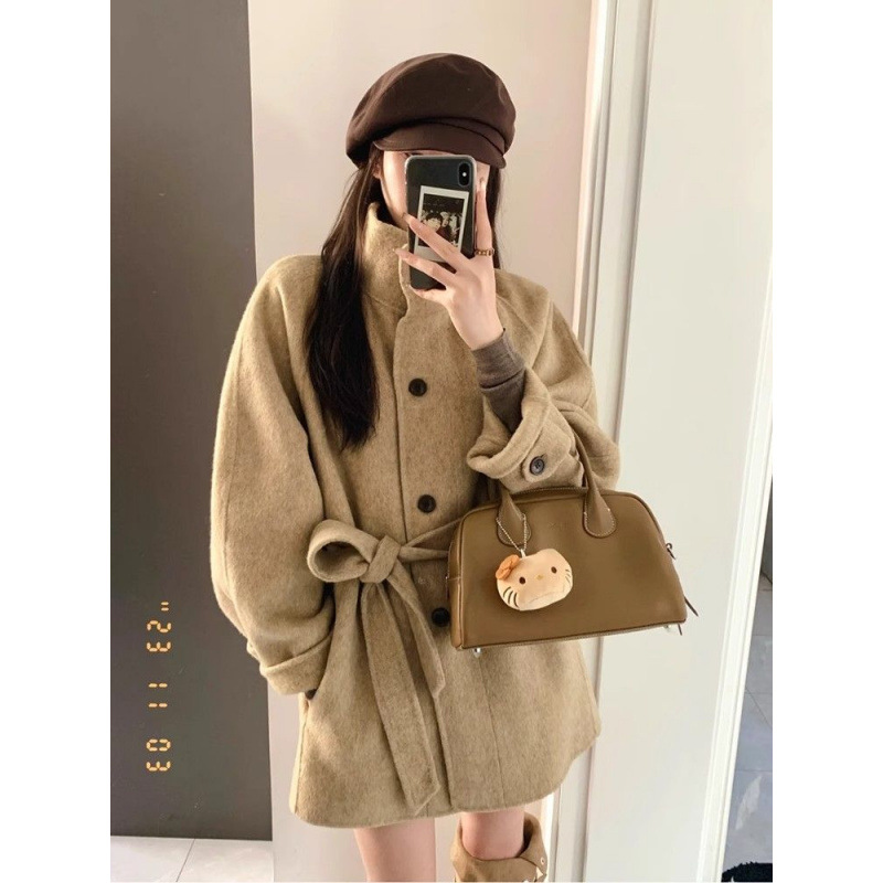 High-end stand-up collar wool coat for women, 2026 autumn/winter new style, petite, Korean style, relaxed and short.