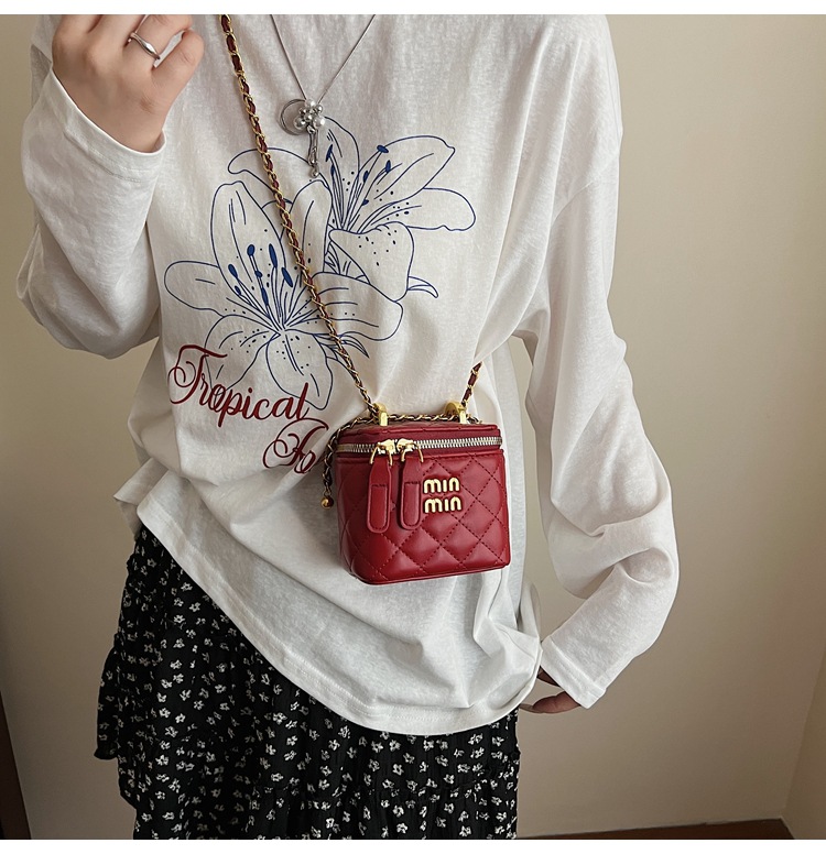 Little Bag Women 2025 Summer New Fashion diamond-shaped chain patent leather crossbody bag, versatile single-shoulder hand-carry bucket bag undefined