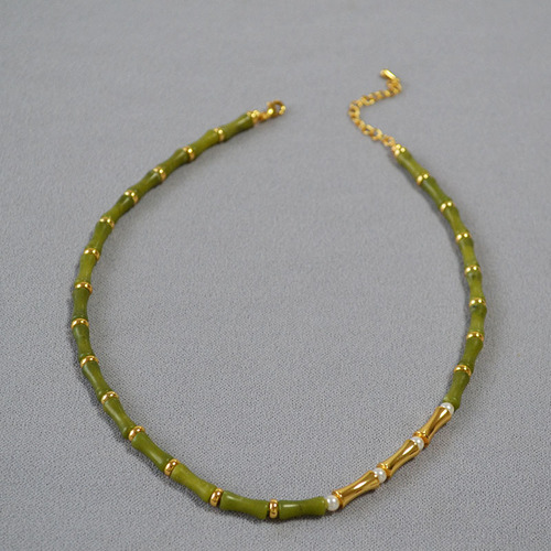 Trendy Chinese-style niche design: Fresh olive-green jade, bamboo-section bead necklace—simple, short, and perfect as a collarbone chain.