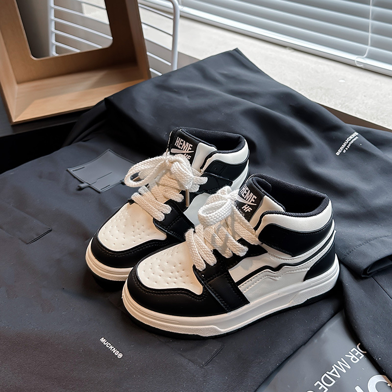 Zapatillas clásicas de alta gama para niños 2023 Primavera y otoño Nuevo estilo coreano de las niñas zapatillas casuales niños zapatos de Panda blanco y negro