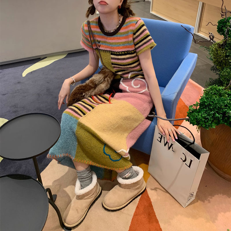 设计感2025秋冬新款终于等到它! 重工si有童趣针织连衣裙中长款女