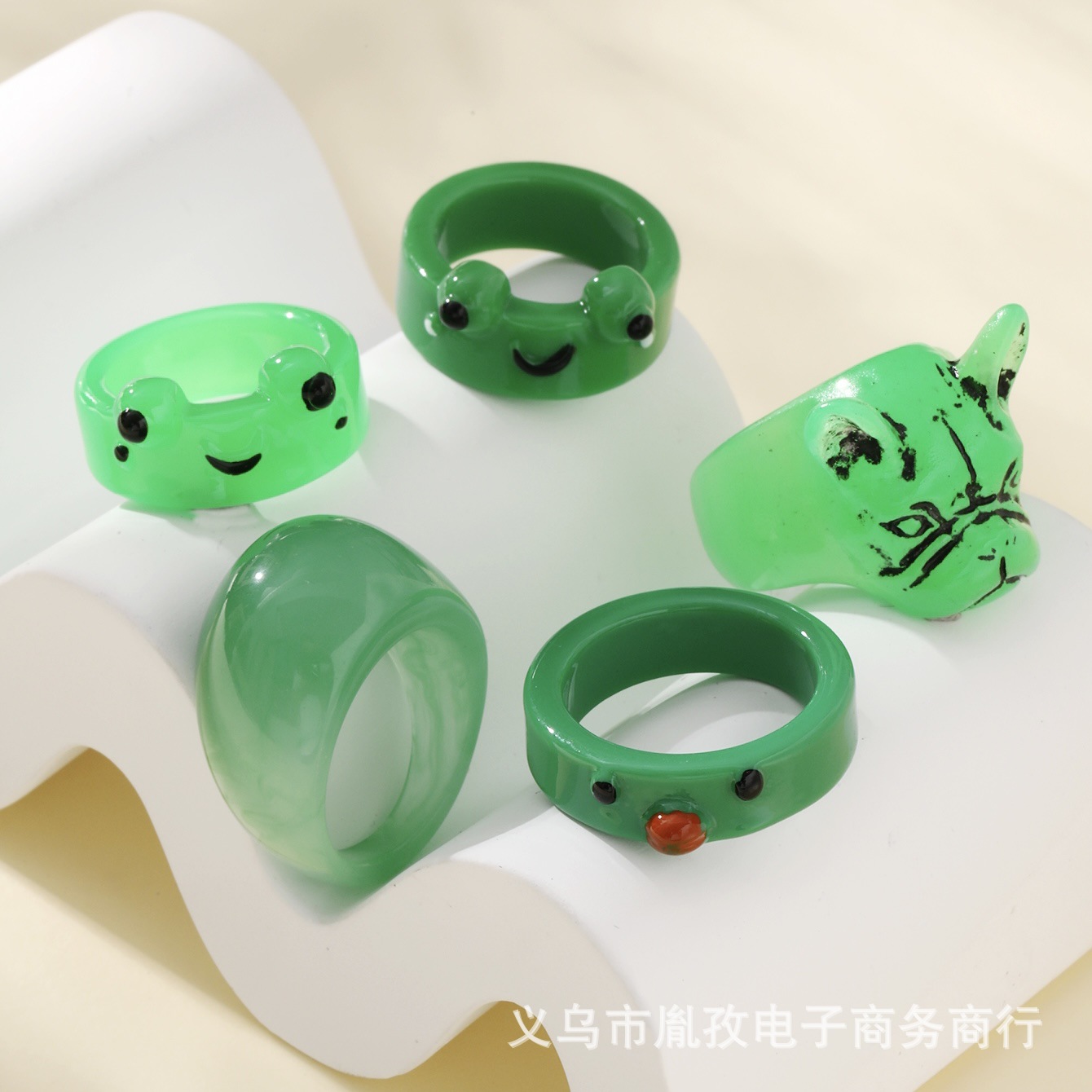 Verano transfronterizo Amazon nueva historieta luminosa animal resina diversión personalidad hip hop conjunto anillo