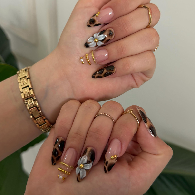 Popular European and American Wearable Nails with Gold Stripes, Leopard Print, and Floral Designs, Y2K Nail Stickers, Cross-Border False Nails Popular European and American Wearable Nails with Gold Stripes, Leopard Print, and Floral Designs, Y2K Nail Stickers, Cross-Border False Nails