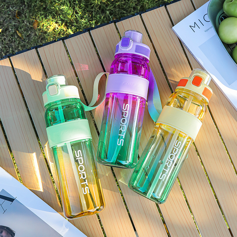 Taza de agua Hervidor de fitness de verano de gran capacidad y alto valor Taza de paja resistente a altas temperaturas Hervidor deportivo Taza espacial portátil