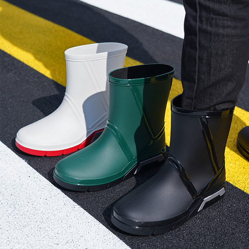 2024 New Style Velvet Black Fashionable Water Shoes Wholesale Men's Waterproof Anti-Slip Car Wash Fishing Mid-Tube PVC Rain Shoes