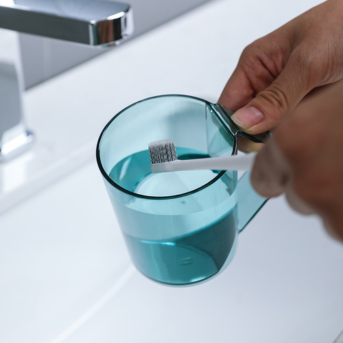 Mouthwash cup with toothbrush holder, creative upside down drain cup, cup for couples and students to drink water and brush their teeth, household dental cylinder