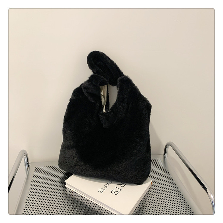 Winter Nieuwe Harige Tas Vrouwen Tas 2023 Mode Grote Capaciteit Vrouwen Schoudertas Zachte Pluche Handtas Vrouwen groothandel_voghion.com