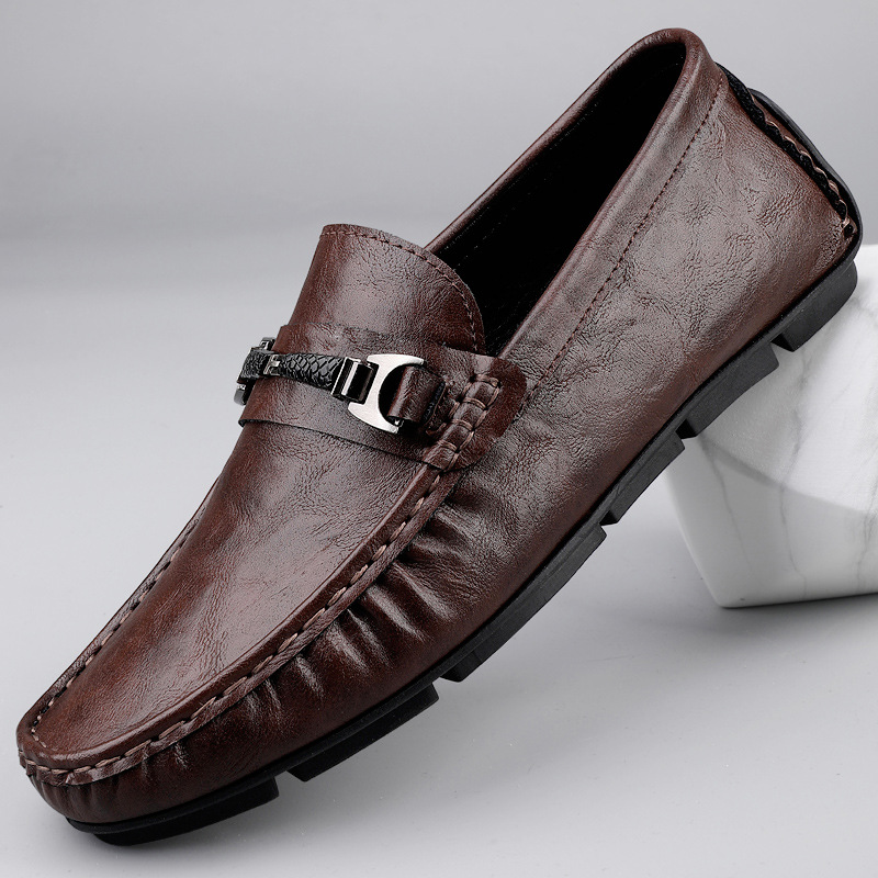 Zapatos de hombre de cuero real 2025 nuevos zapatos de negocios británicos transpirables con suela suave zapatos casuales perezosos con un pie zapatos para hombre