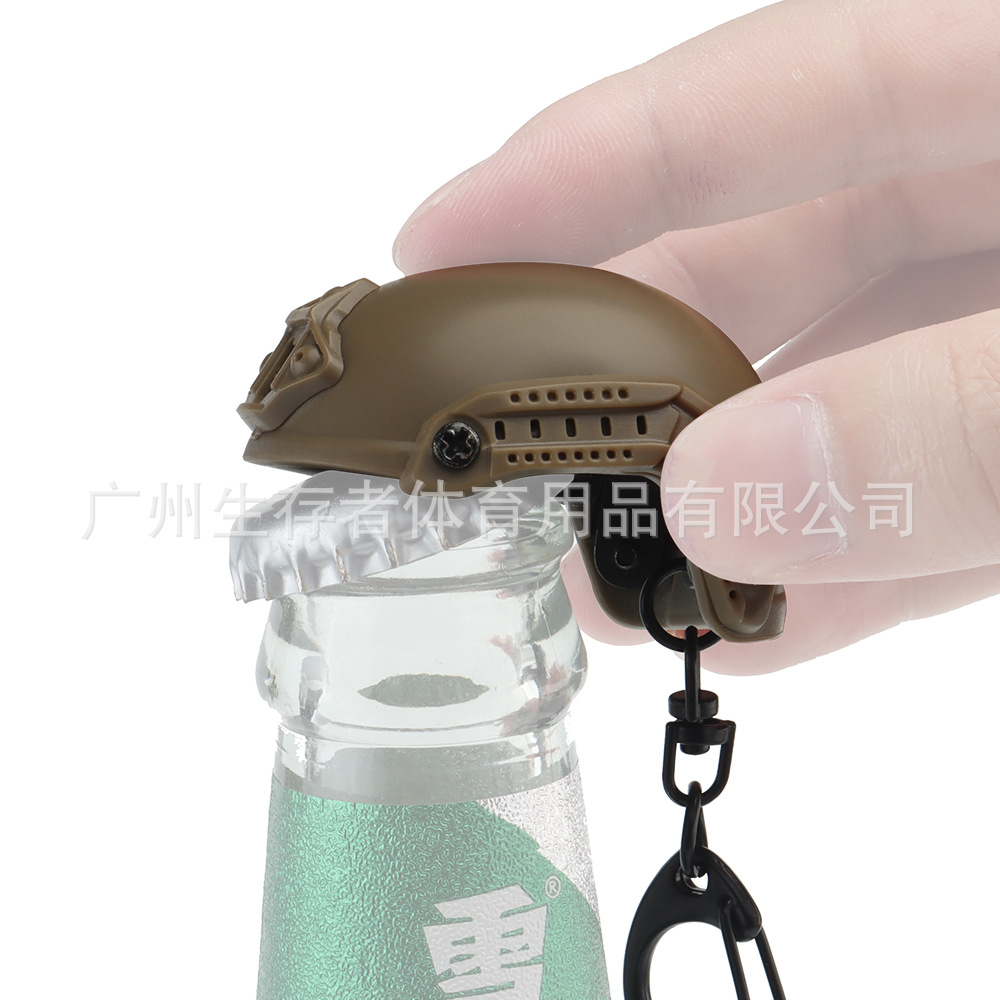 Táctica abre botellas de cerveza modelo de casco rápido apariencia interesante táctica militar fan llavero mochila colgante
