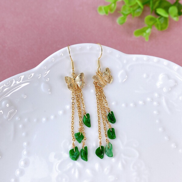 Fashionable long elegant emerald earrings jade