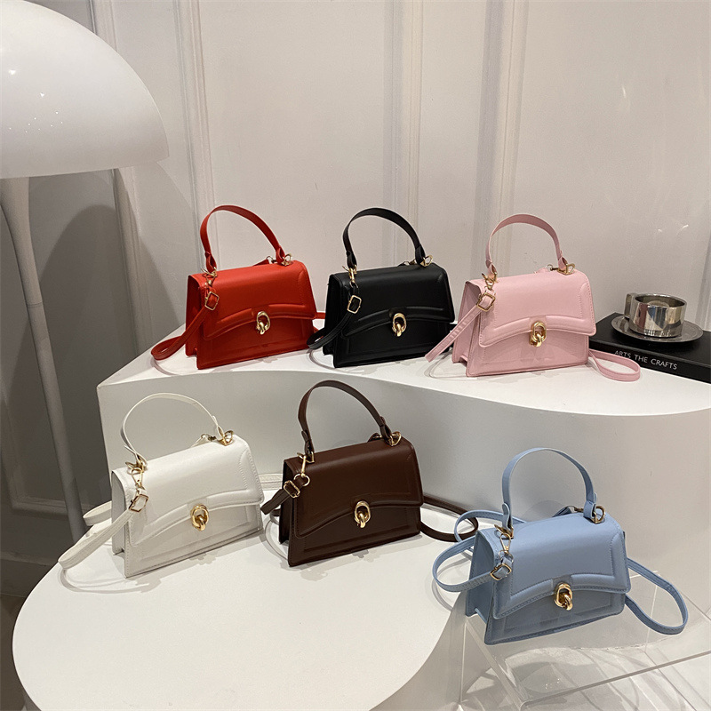 Trend shoulder bag for leisure