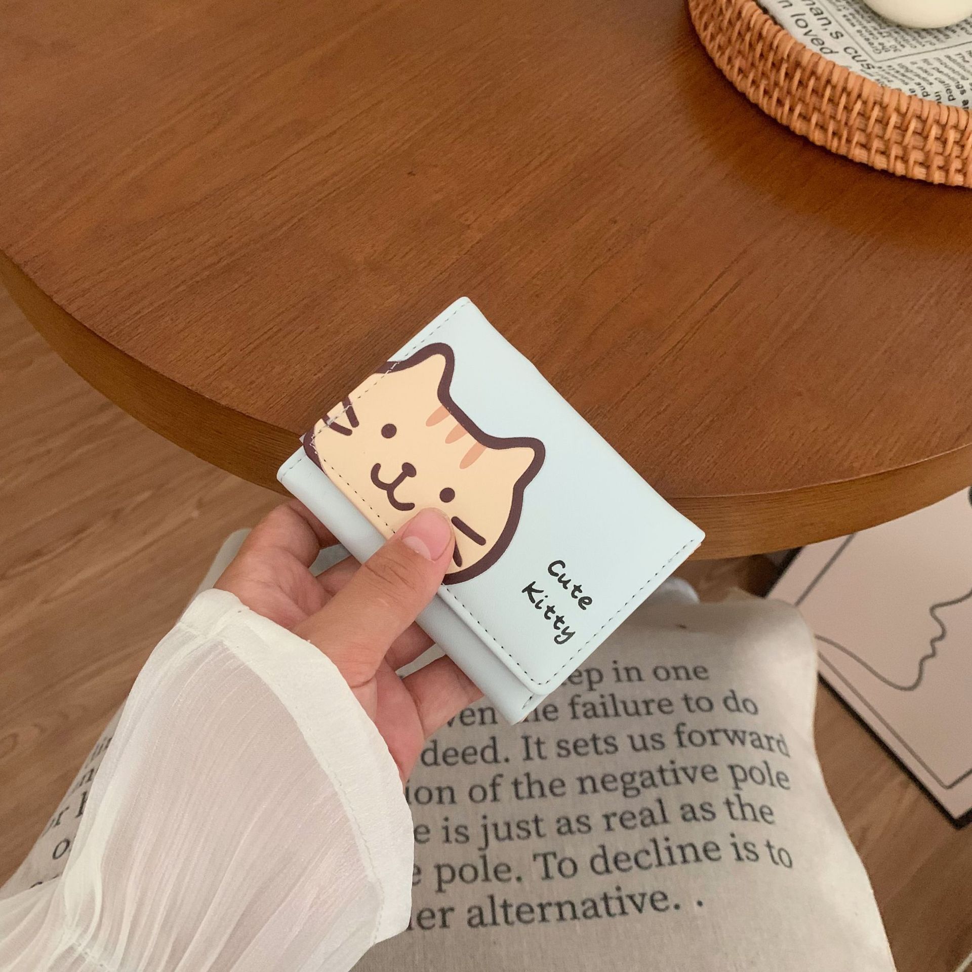 Estilo caliente transfronterizo nuevo estilo billetera corta para mujer al por mayor impresión japonesa billetera corta para mujer moda todo fósforo