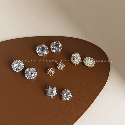 Exquisite niche sugar cube zirconia earrings for women, fashionable, high-end, light luxury earrings, versatile earrings for commuting, temperament and earrings