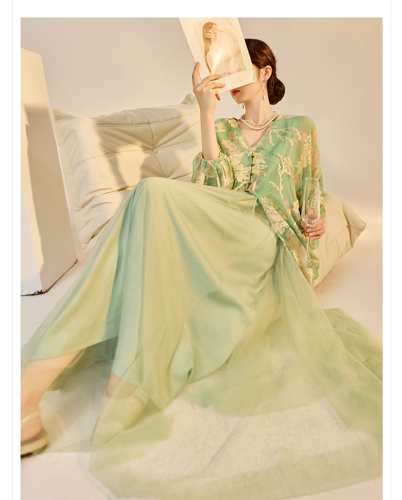 Đầm maxi nữ phong cách Trung Hoa cao cấp, tay dài, cổ cao, họa tiết in hoa cháy kết hợp ghép vải — bầu trời xanh, Màu trắng nhạt chi tiết 5