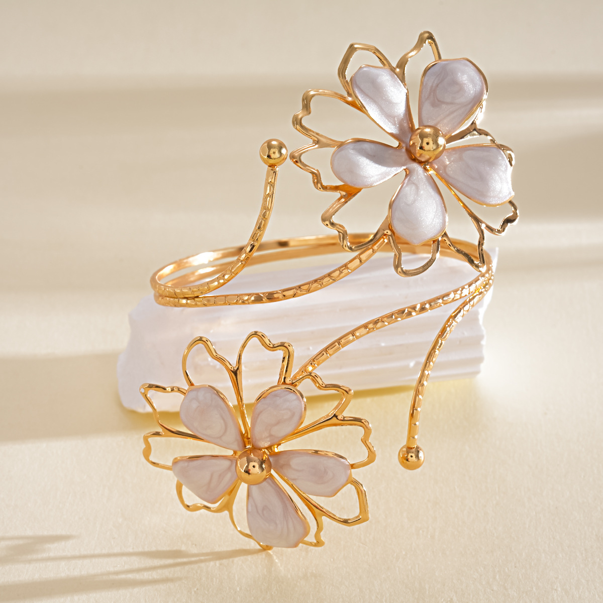 Europa y los Estados Unidos metal goteo flor doble brazalete personalidad pulsera exagerada moda simple joyas de alta calidad mujeres