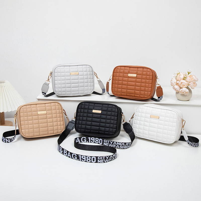 Bolsas de cámara de bordado a cuadros de moda 2025 bolsas de damas simples con sequillas decoraciones de color sólido bolso de mujer