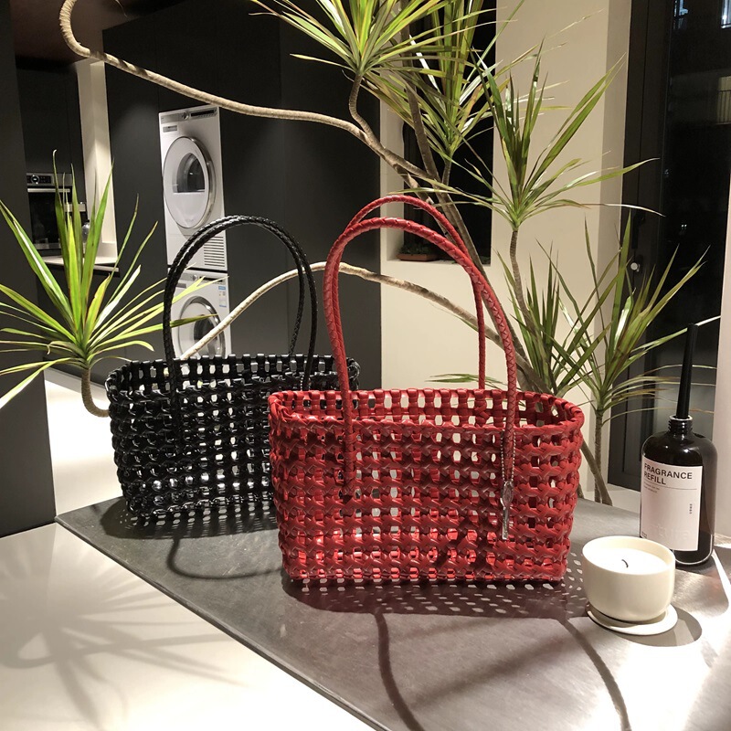 Ready Stock Cut Out Woven Bag Popular Plastic Woven Bag Shoulder Handbag French Woven Vegetable Basket Vacation Beach Bag for Women