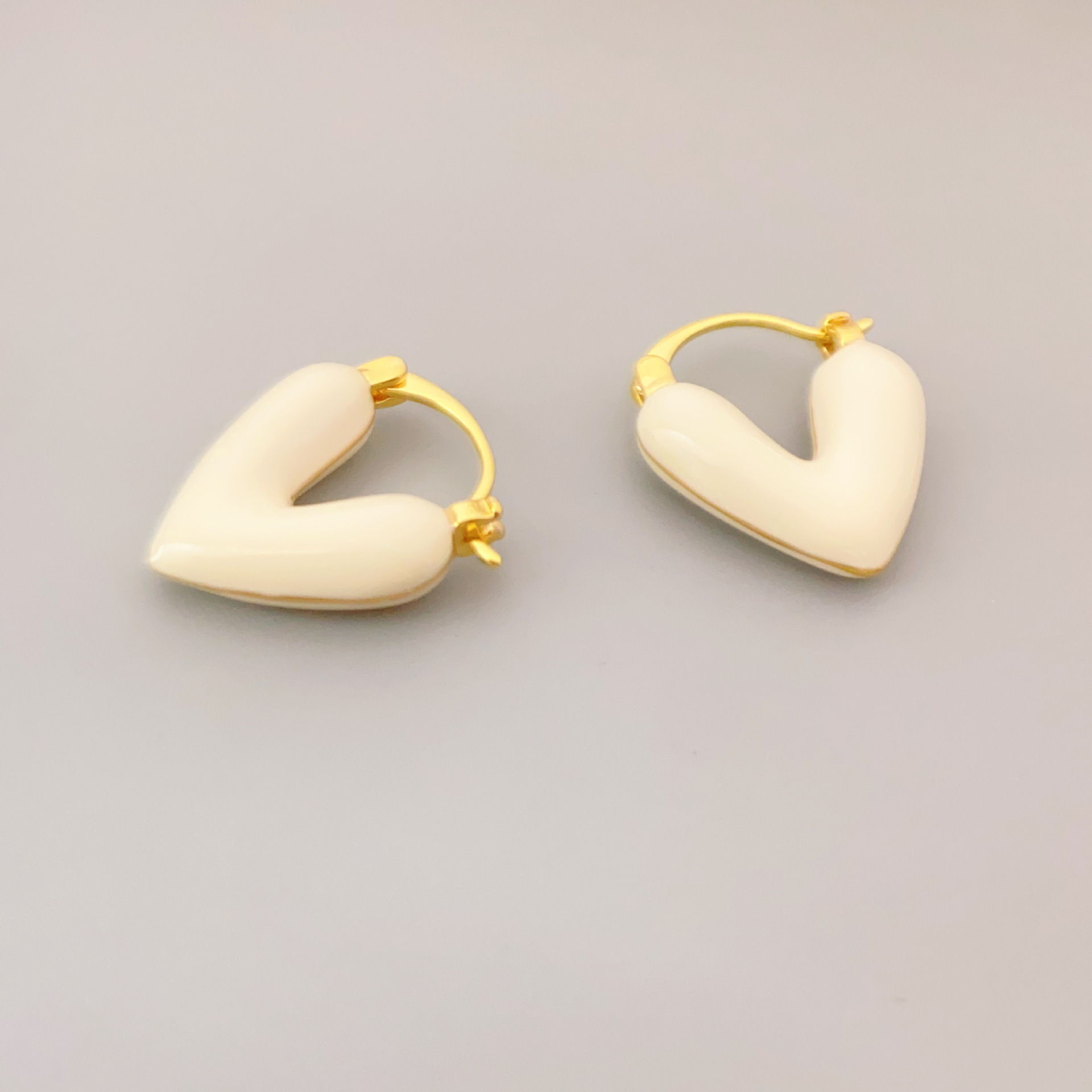 Orecchini di alta qualità a forma di cuore in smalto color pesca, nuovi e alla moda, per le donne, di Qingdao_voghion.com