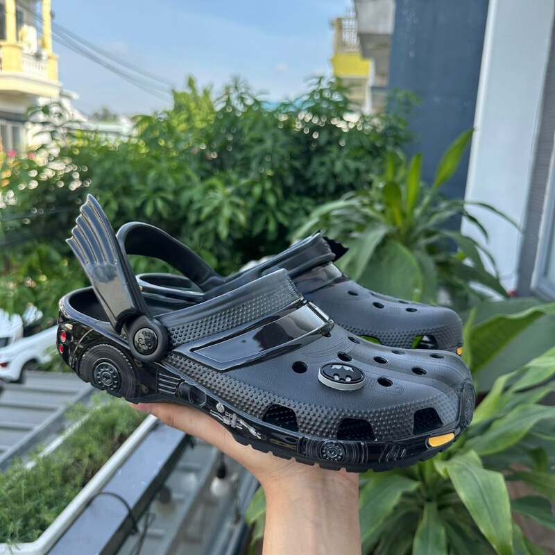 Cross Baya Collaboration Batman Clogs Outdoor Celebrity Style Breathable Closed-Toe Eva Sandals Beach Shoes