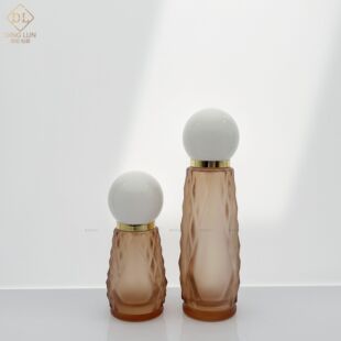 �F؛����͹�y�������bƿ50ml���Aƿ110mlˮ��۵�Һ�����w����ƿ