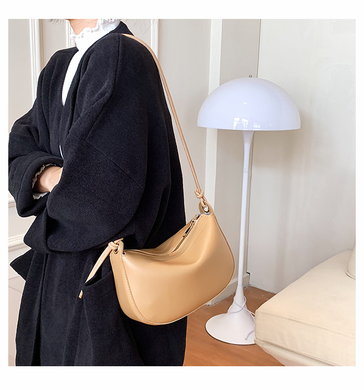 High-grade Small Bag Women's Bag 2021 New Fashion Messenger Bag Fashion All-match Retro Shoulder Bag Popular Small Square Bag display picture 4