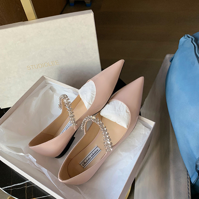 Zapatos planos rosados desnudos de una sola capa para las mujeres 2022 verano nuevo estilo coreano señaló rhinestone boca baja estilo de hadas talón plano zapatos de barco de fondo suave