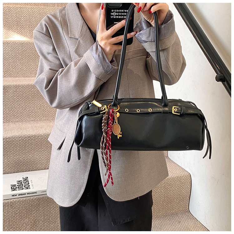 Túi xách baguette nữ phong cách retro, túi đeo tay và kẹp nách thời trang, kiểu dáng gối mềm mại — Burgundy không có mặt dây chuyền, Màu nâu không có mặt dây chuyền, Màu đen không có mặt dây chuyền, Màu nâu với mặt dây chuyền chi tiết 23