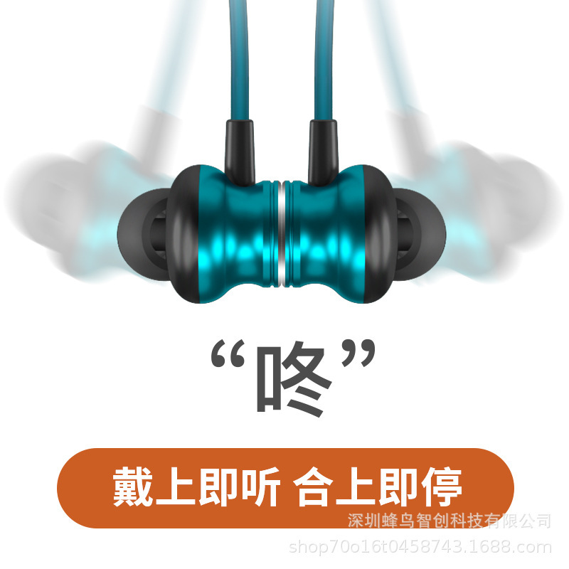 首を掛けてブルートゥースのイヤホンの大きい電気量を耳に入れます。|undefined
