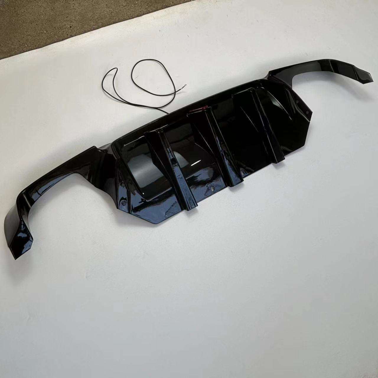 Suitable for Bmw 5 Series F10/F18 with Lighted Rear Lip M5 Dual Blade Rear Lip 2011-2016 Models Carbon Pattern Four-Way Exhaust