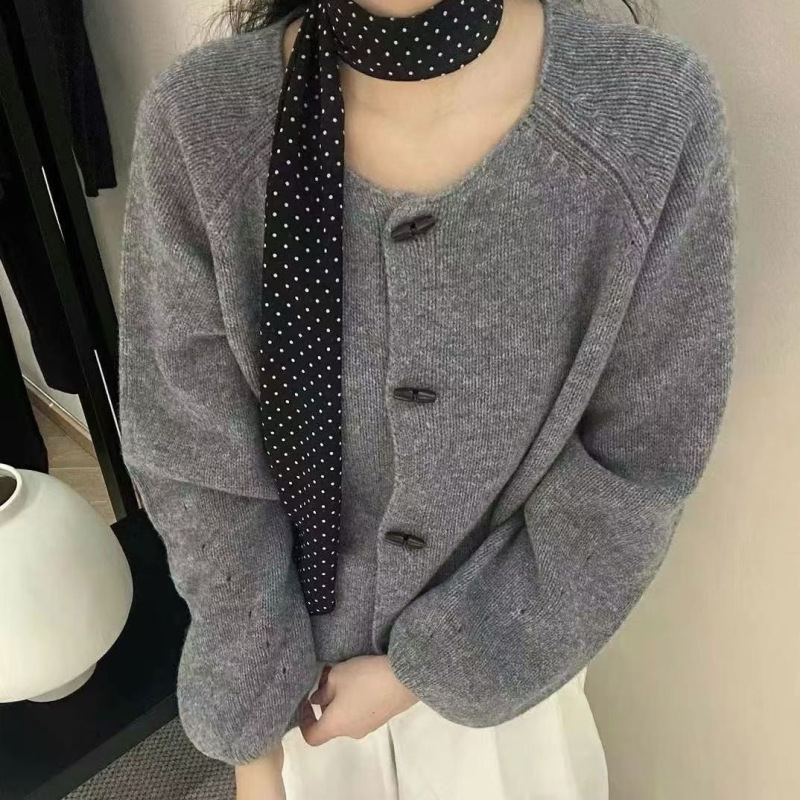 2025早秋新款时尚圆领牛角扣全羊毛开衫女宽松显瘦毛衣外套上衣潮|undefined