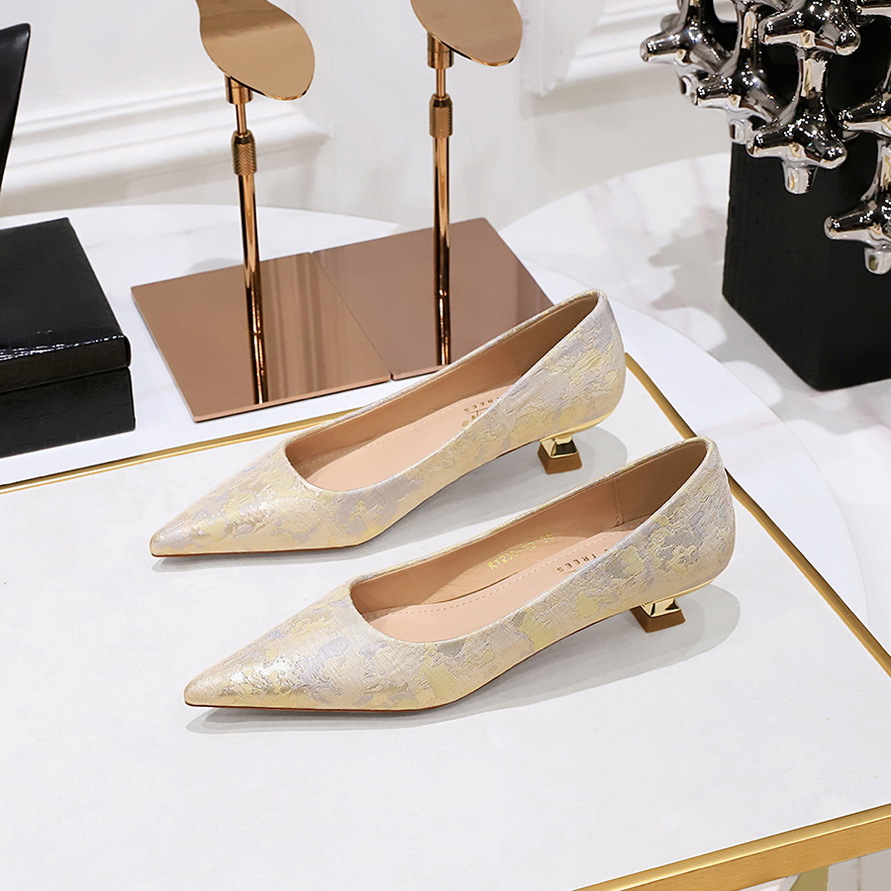 230-19 Korean Style Fashion Sweet Versatile Low Heel Shallow Mouth Pointed Toe Floral Fabric Spring And Autumn New_vogvips.com